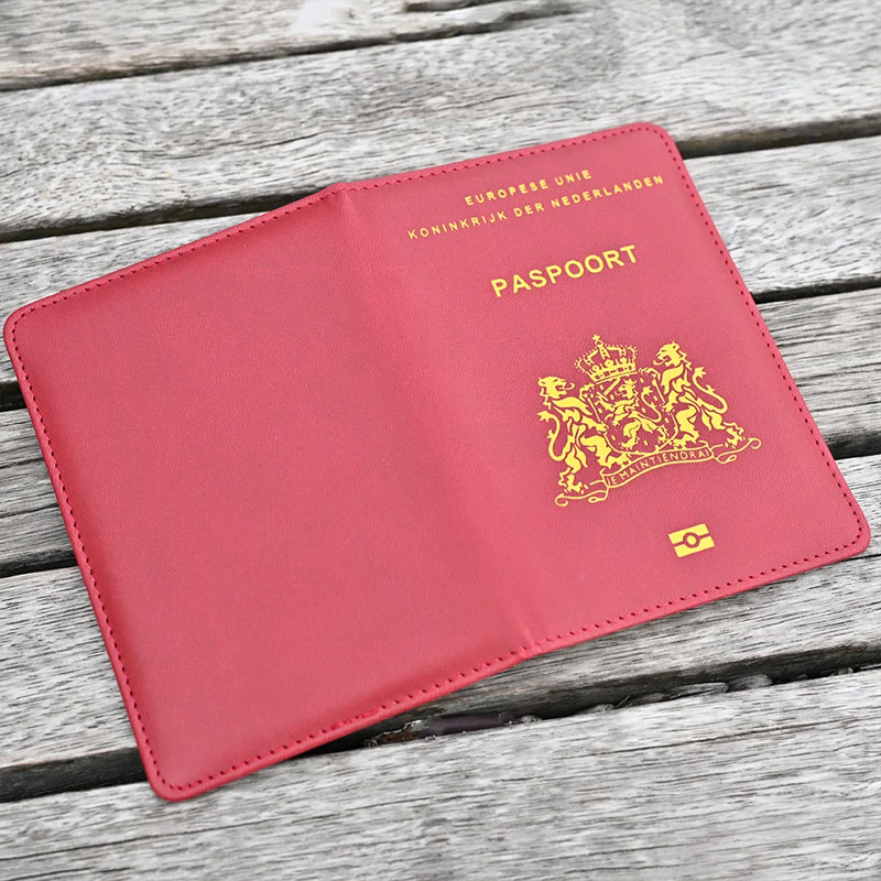 Etui na paszport Holandia, okł – Travel Accessories Essentials recenzja i cena