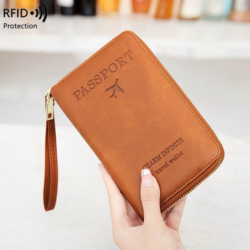 Nowa skórzana okładka na paszp – Travel Accessories Essentials recenzja i cena