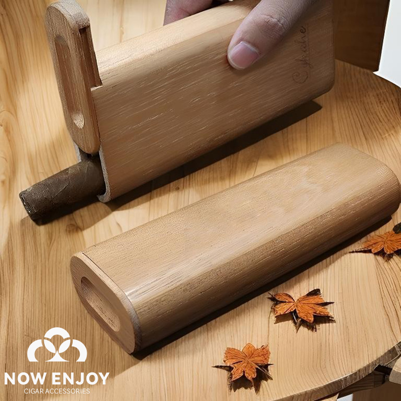 Przenośny futerał na cygara z  – Travel Accessories recenzja i cena
